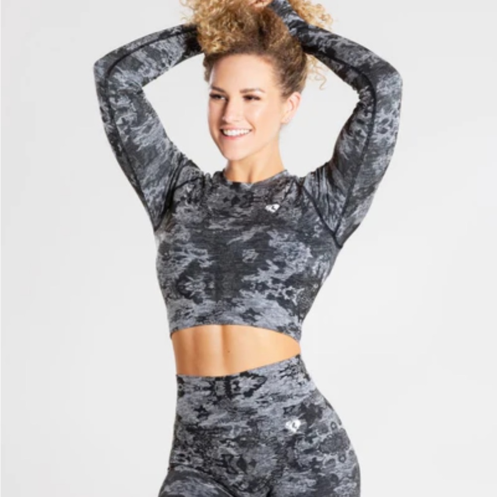 Set of 2 Women’s Best Camo & Gray Marl Seamless Long Sleeve Crop Tops